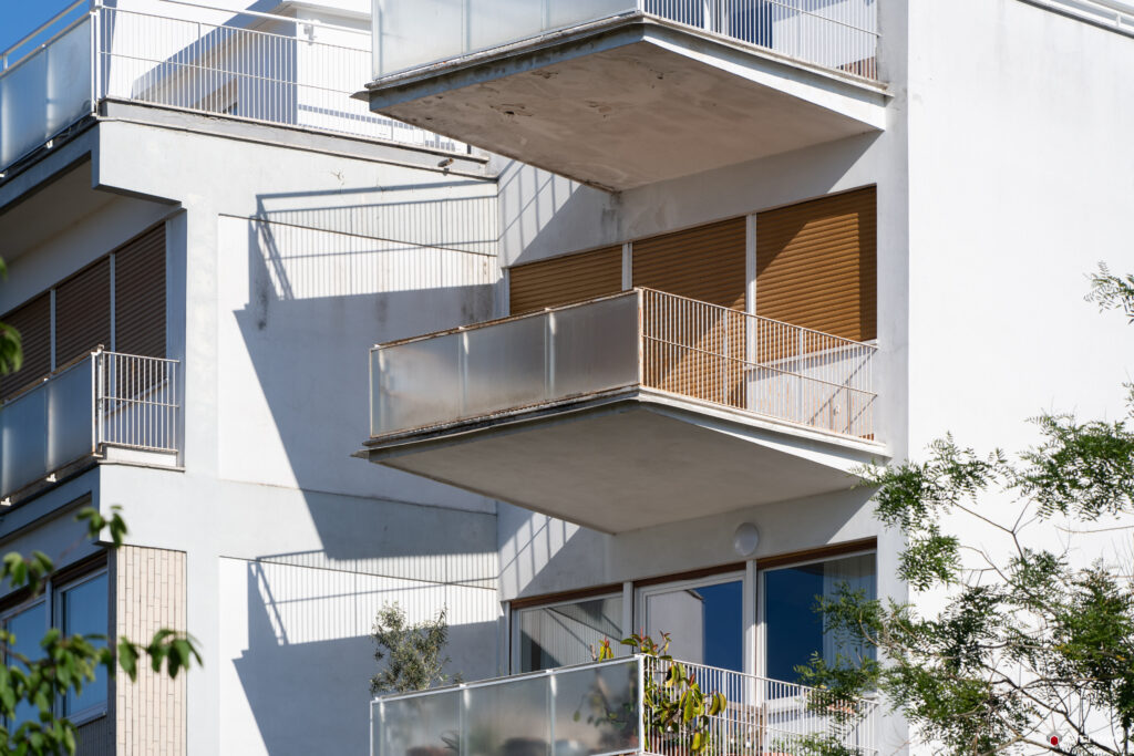 Palazzina in via Tommaso Salvini, progettata dallo studio Monaco-Luccichenti. Fotografie © Archweb.com