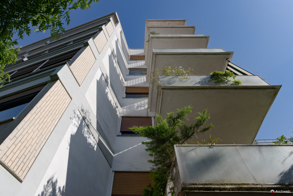 Palazzina in via Tommaso Salvini, progettata dallo studio Monaco-Luccichenti. Fotografie © Archweb.com