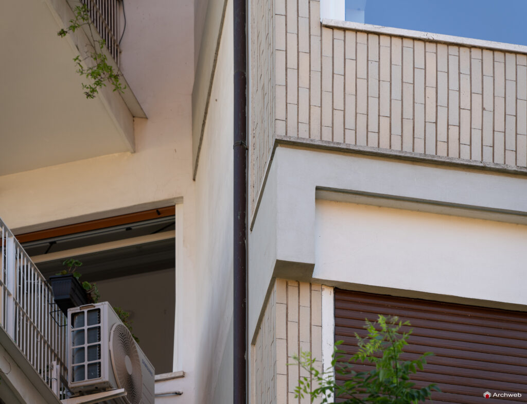 Palazzina in via Tommaso Salvini, progettata dallo studio Monaco-Luccichenti. Fotografie © Archweb.com