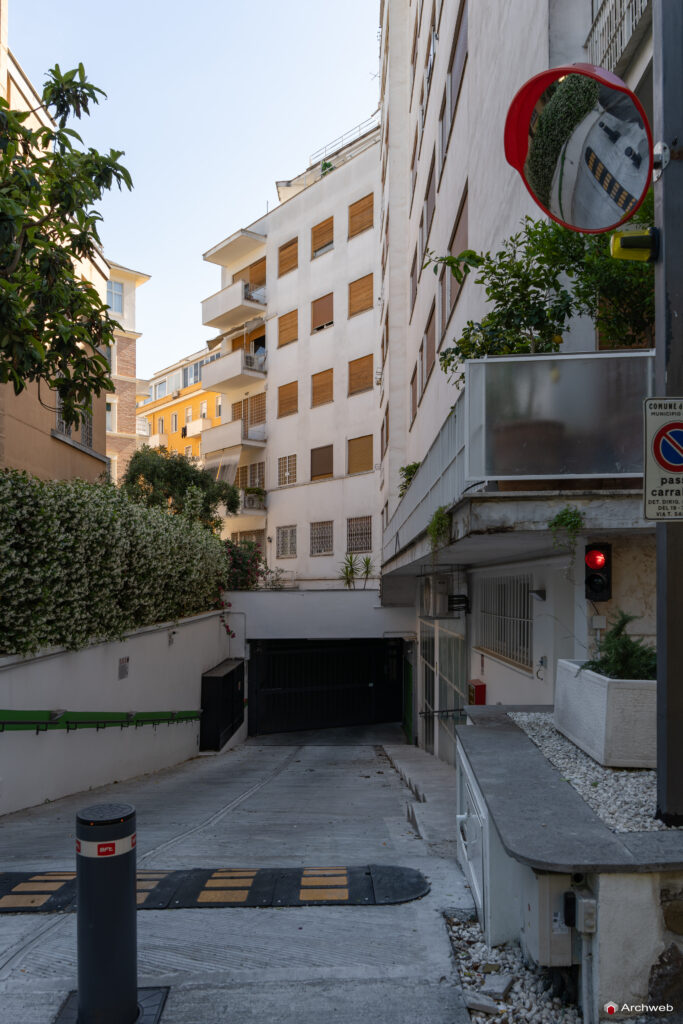 Palazzina in via Tommaso Salvini, progettata dallo studio Monaco-Luccichenti. Fotografie © Archweb.com