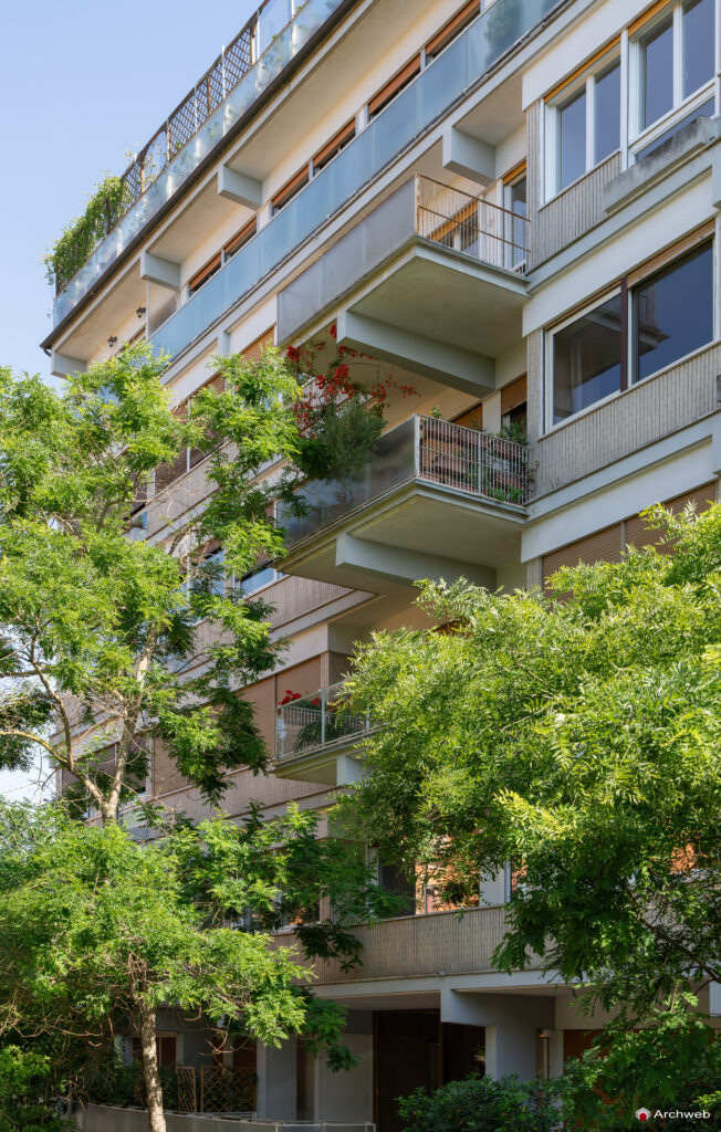 Palazzina in via Tommaso Salvini, progettata dallo studio Monaco-Luccichenti. Fotografie © Archweb.com