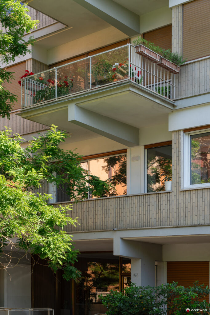 Palazzina in via Tommaso Salvini, progettata dallo studio Monaco-Luccichenti. Fotografie © Archweb.com