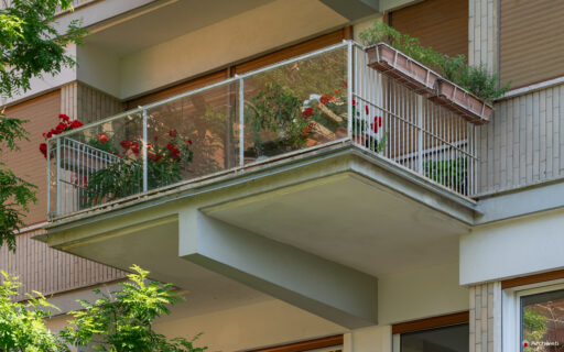 Palazzina in via Tommaso Salvini, progettata dallo studio Monaco-Luccichenti. Fotografie © Archweb.com