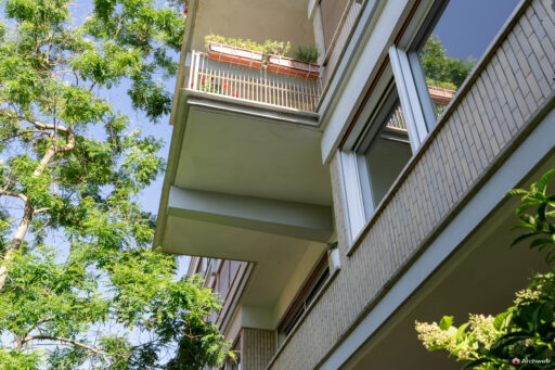 Palazzina in via Tommaso Salvini, progettata dallo studio Monaco-Luccichenti. Fotografie © Archweb.com