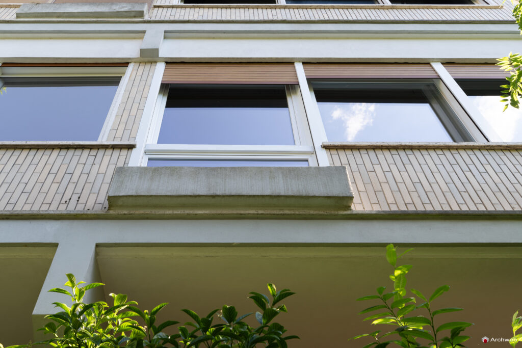 Palazzina in via Tommaso Salvini, progettata dallo studio Monaco-Luccichenti. Fotografie © Archweb.com