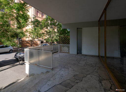 Palazzina in via Tommaso Salvini, progettata dallo studio Monaco-Luccichenti. Fotografie © Archweb.com