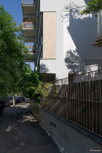 Palazzina in via Tommaso Salvini, progettata dallo studio Monaco-Luccichenti. Fotografie © Archweb.com