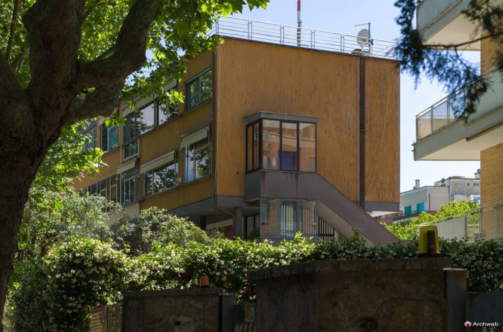 Villino in via Trionfale progettato da Ugo Luccichenti. Fotografie © Archweb.com