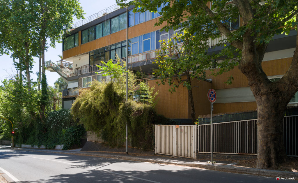 Villino in via Trionfale progettato da Ugo Luccichenti. Fotografie © Archweb.com