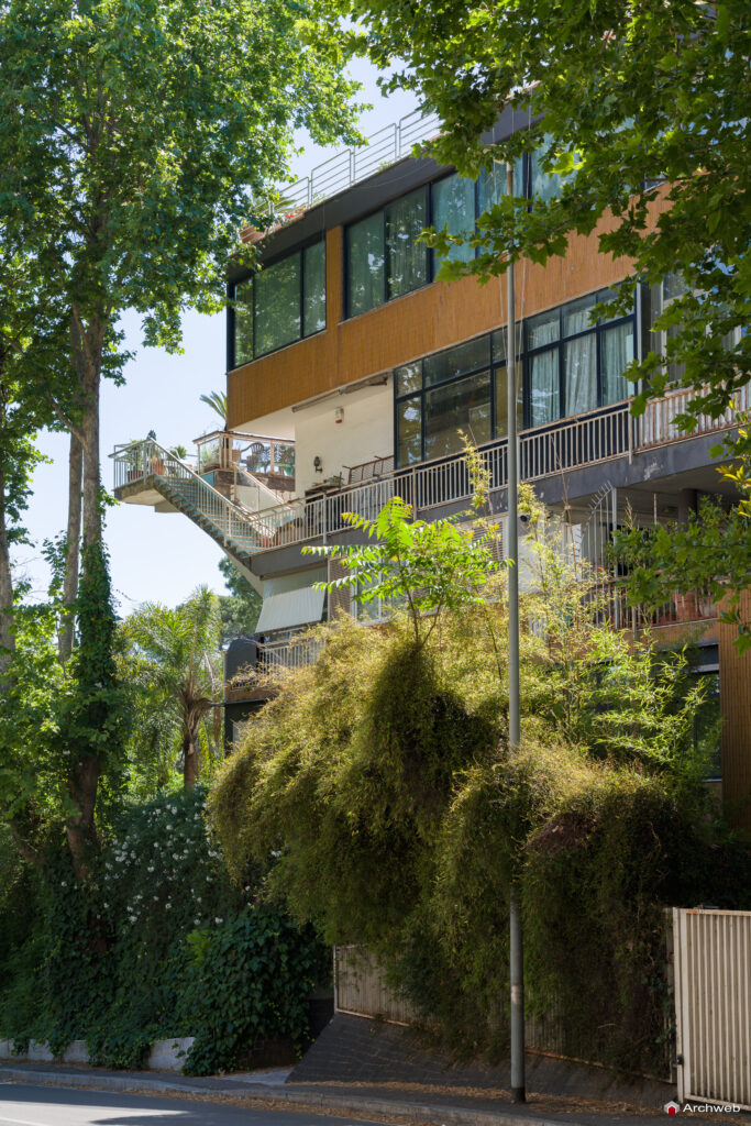 Villino in via Trionfale progettato da Ugo Luccichenti. Fotografie © Archweb.com