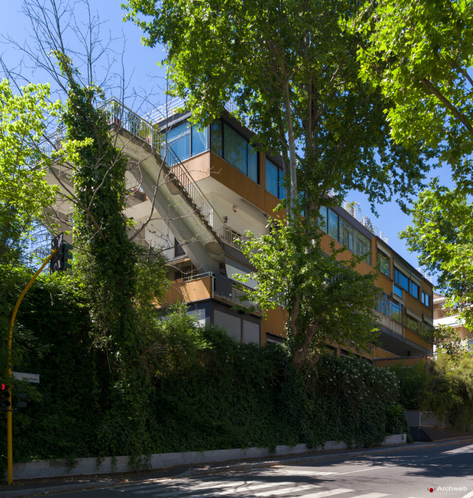 Villino in via Trionfale progettato da Ugo Luccichenti. Fotografie © Archweb.com