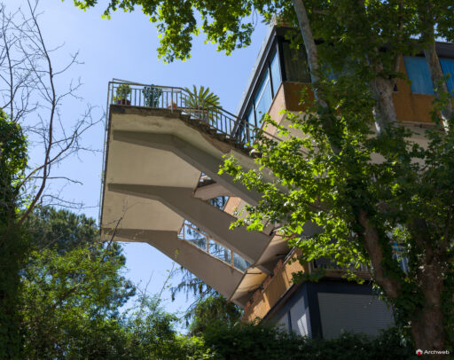 Villino in via Trionfale progettato da Ugo Luccichenti. Fotografie © Archweb.com