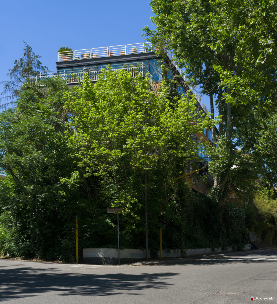 Villino in via Trionfale progettato da Ugo Luccichenti. Fotografie © Archweb.com