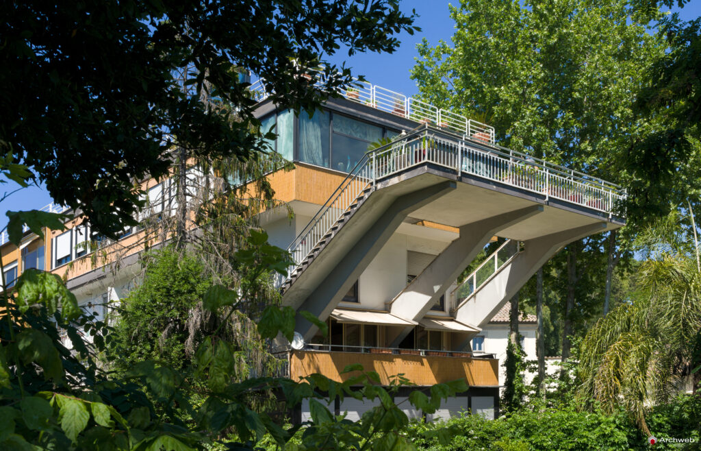 Villino in via Trionfale progettato da Ugo Luccichenti. Fotografie © Archweb.com