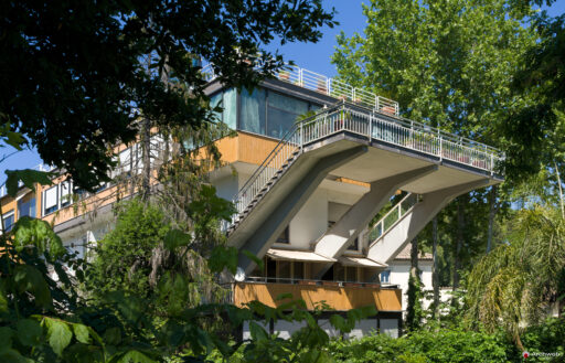 Villino in via Trionfale progettato da Ugo Luccichenti. Fotografie © Archweb.com