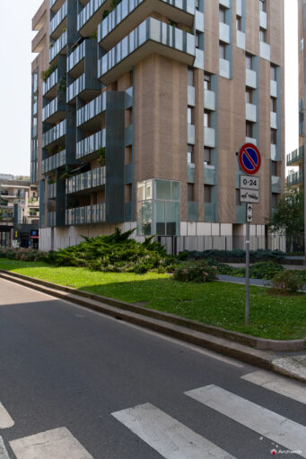 Complesso residenziale Novetredici a Milano nel quartiere Porta Nuova. Fotografie © Archweb.com