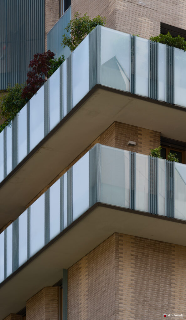 Complesso residenziale Novetredici a Milano nel quartiere Porta Nuova. Fotografie © Archweb.com