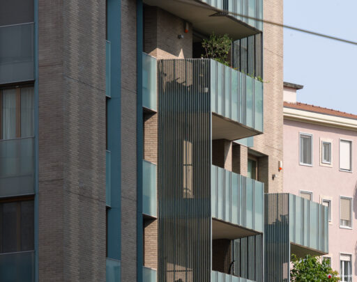 Complesso residenziale Novetredici a Milano nel quartiere Porta Nuova. Fotografie © Archweb.com