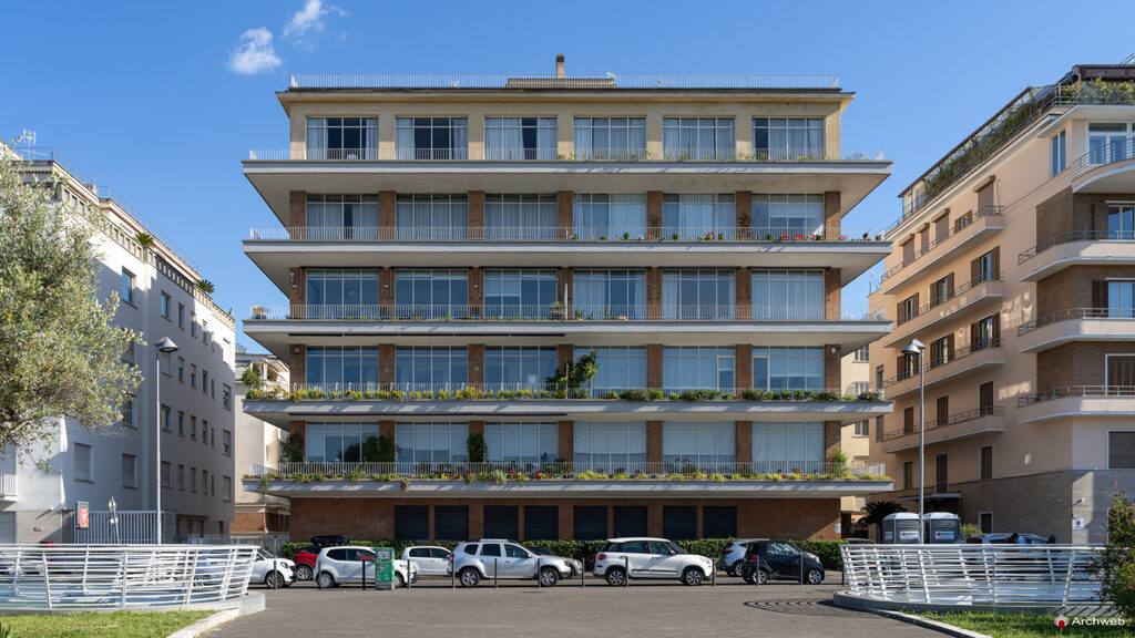 Palazzina in Piazza delle Muse, progettata da Ugo Luccichenti. Fotografie © Archweb.com