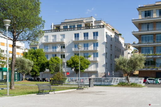 La Palazzina Salvatelli vista da Piazza delle Muse. Fotografie © Archweb.com