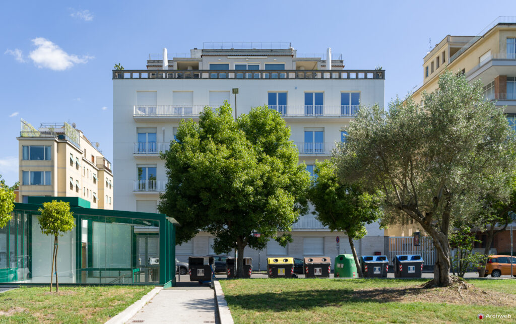 La Palazzina Salvatelli vista da Piazza delle Muse. Fotografie © Archweb.com