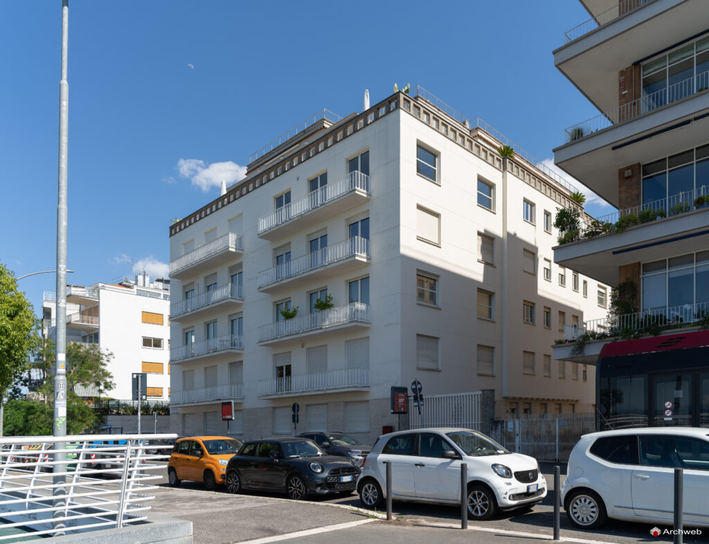 La Palazzina Salvatelli vista da Piazza delle Muse. Fotografie © Archweb.com