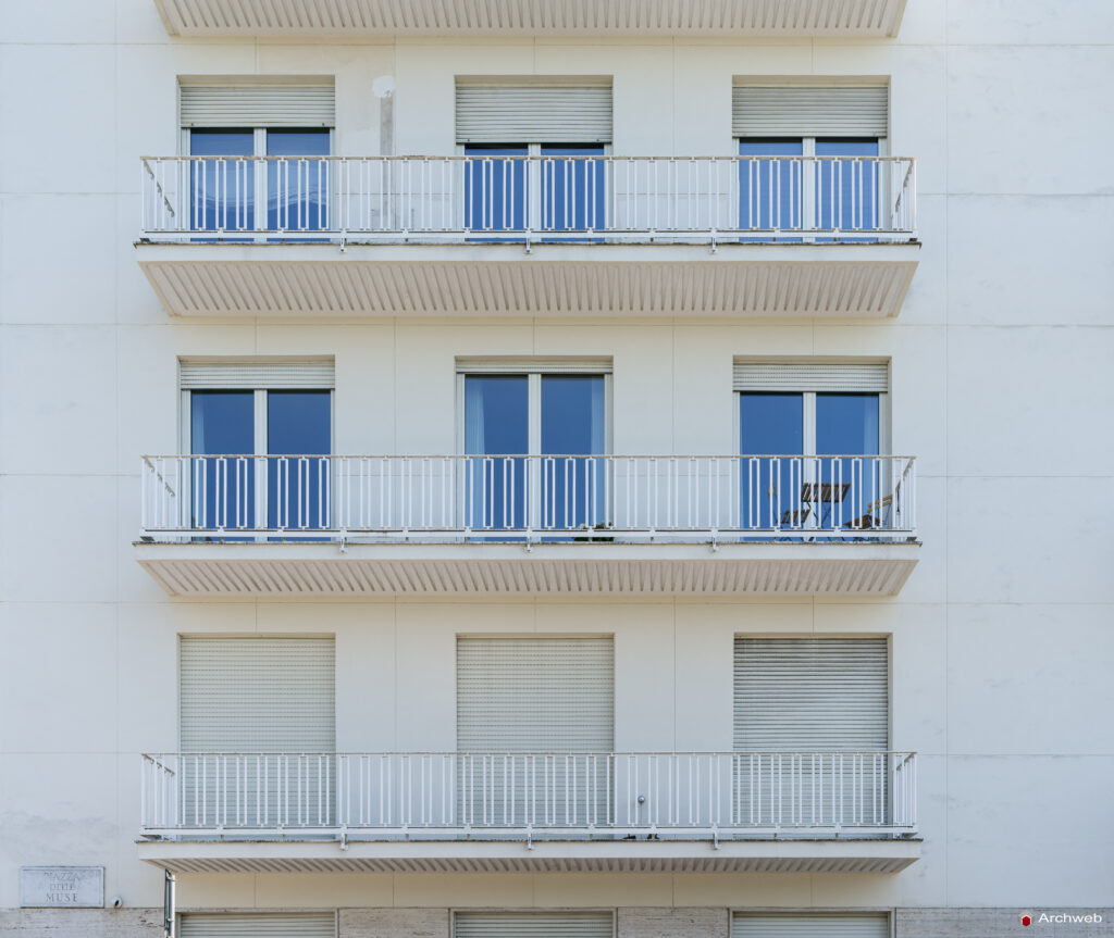 La Palazzina Salvatelli vista da Piazza delle Muse. Fotografie © Archweb.com