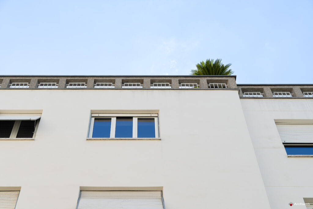 Dettaglio dell'attico della palazzina Salvatelli. Fotografie © Archweb.com