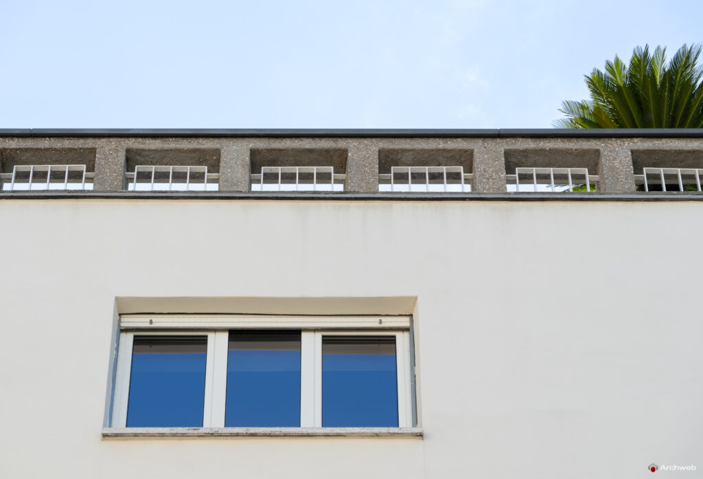 Dettaglio dell'attico della palazzina Salvatelli. Fotografie © Archweb.com