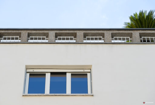Dettaglio dell'attico della palazzina Salvatelli. Fotografie © Archweb.com