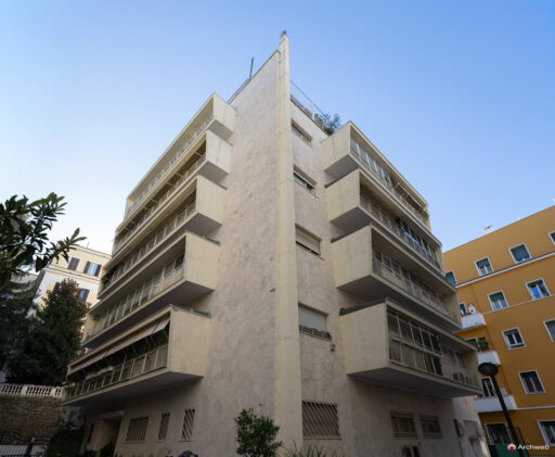 Palazzina in via Fratelli Ruspoli. Progetto Ugo Luccichenti. Fotografie © Archweb.com