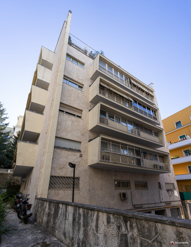 Palazzina in via Fratelli Ruspoli. Progetto Ugo Luccichenti. Fotografie © Archweb.com