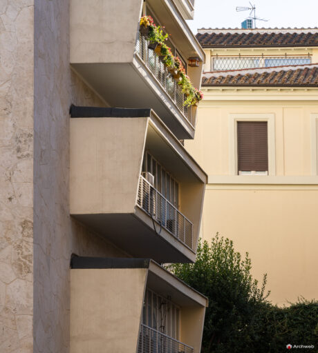 Palazzina in via Fratelli Ruspoli. Progetto Ugo Luccichenti. Fotografie © Archweb.com
