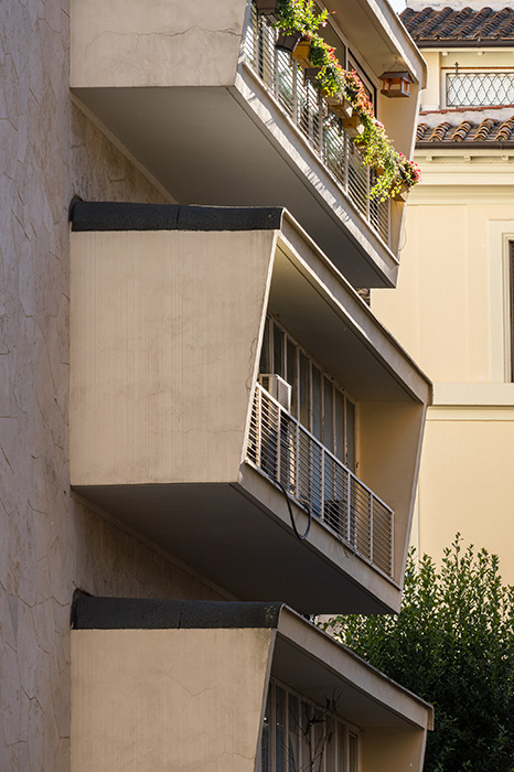 Dettaglio dei balconi della palazzina in via dei fratelli Ruspoli 12