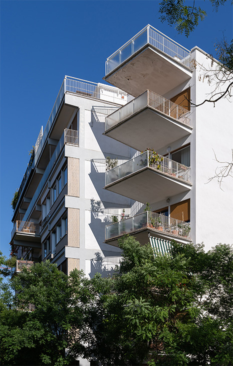 Palazzina in via Tommaso Salvini, progettata dallo studio Monaco-Luccichenti. Fotografie © Archweb.com