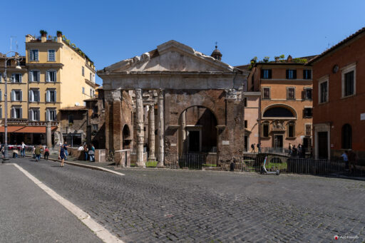 Portico di Ottavia (porticus Octaviae). Fotografie © Archweb.com