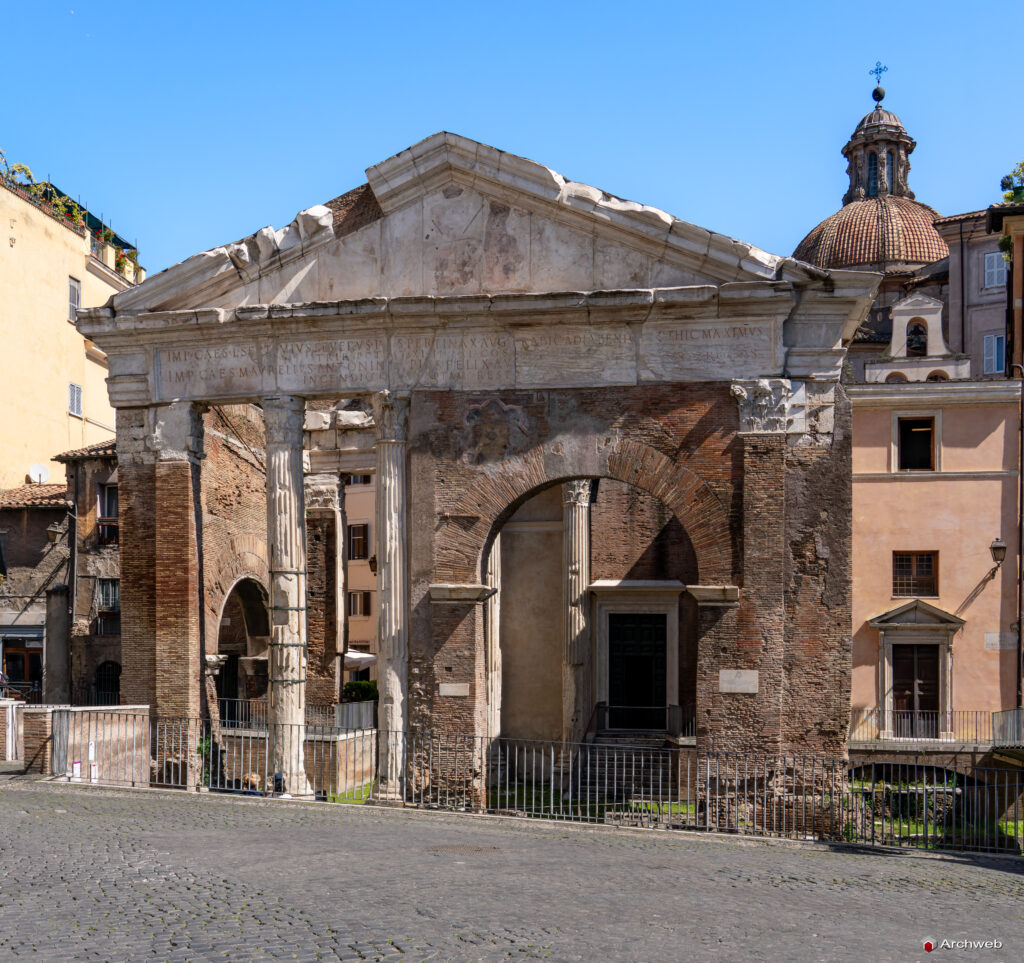 Portico di Ottavia (porticus Octaviae). Fotografie © Archweb.com