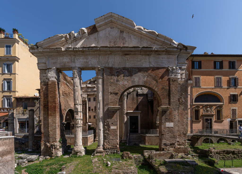 Portico di Ottavia (porticus Octaviae). Fotografie © Archweb.com