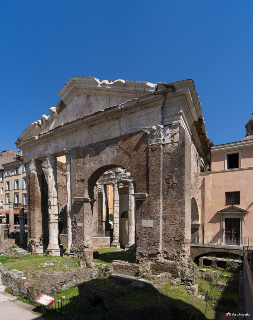 Portico di Ottavia (porticus Octaviae). Fotografie © Archweb.com