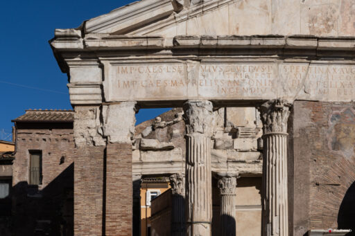 Portico di Ottavia (porticus Octaviae). Fotografie © Archweb.com