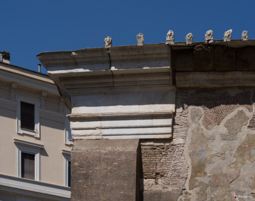 Portico di Ottavia (porticus Octaviae). Fotografie © Archweb.com