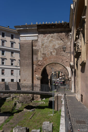 Portico di Ottavia (porticus Octaviae). Fotografie © Archweb.com
