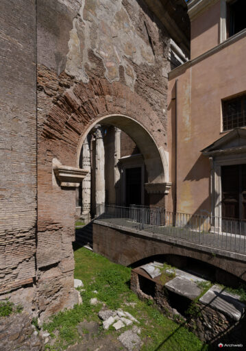 Portico di Ottavia (porticus Octaviae). Fotografie © Archweb.com