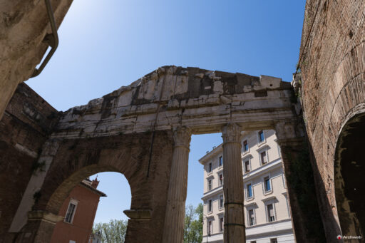Portico di Ottavia (porticus Octaviae). Fotografie © Archweb.com