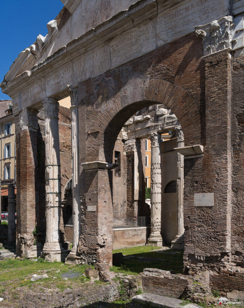 Portico di Ottavia (porticus Octaviae). Fotografie © Archweb.com