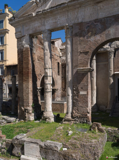 Portico di Ottavia (porticus Octaviae). Fotografie © Archweb.com