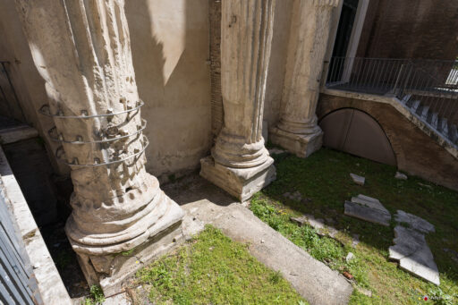 Portico di Ottavia (porticus Octaviae). Fotografie © Archweb.com