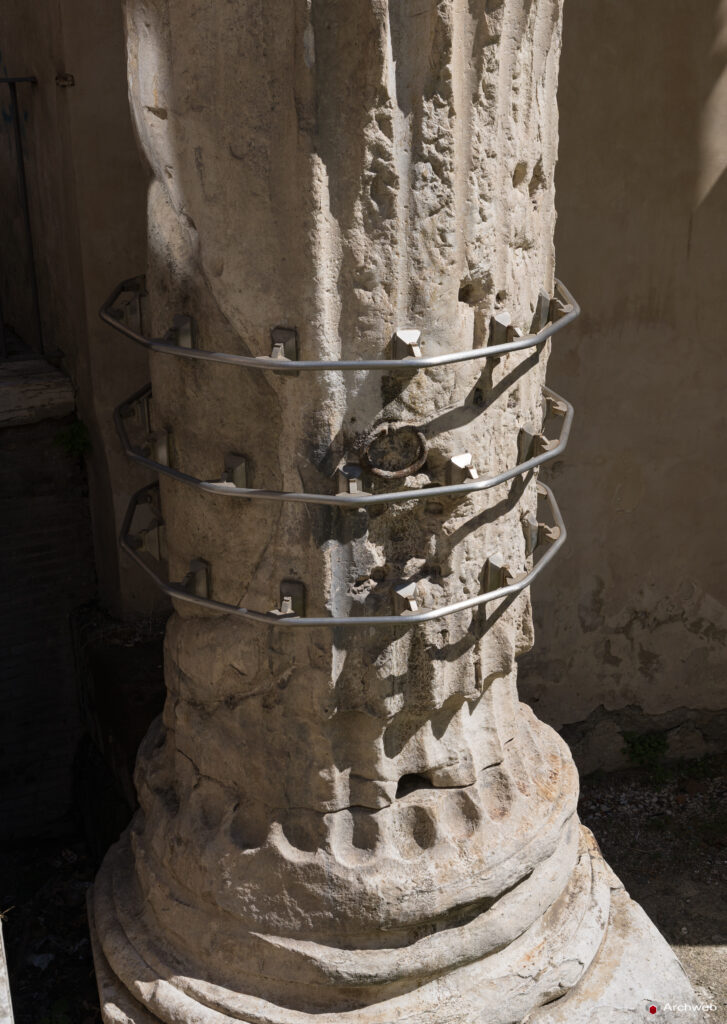 Portico di Ottavia (porticus Octaviae). Fotografie © Archweb.com