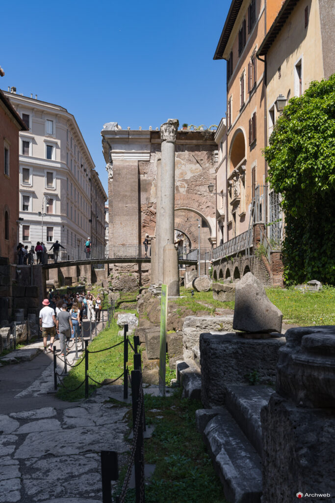 Portico di Ottavia (porticus Octaviae). Fotografie © Archweb.com