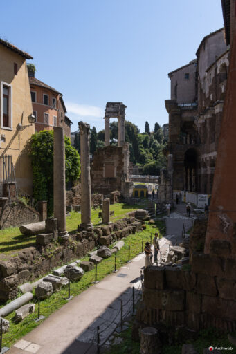 Portico di Ottavia (porticus Octaviae). Fotografie © Archweb.com